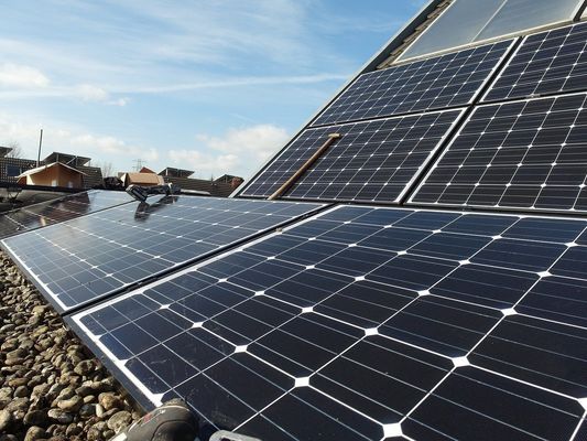60 irrigation agricole du panneau solaire 280W 300W 315W 24v 400w 330w de demi cellules mono de cellules